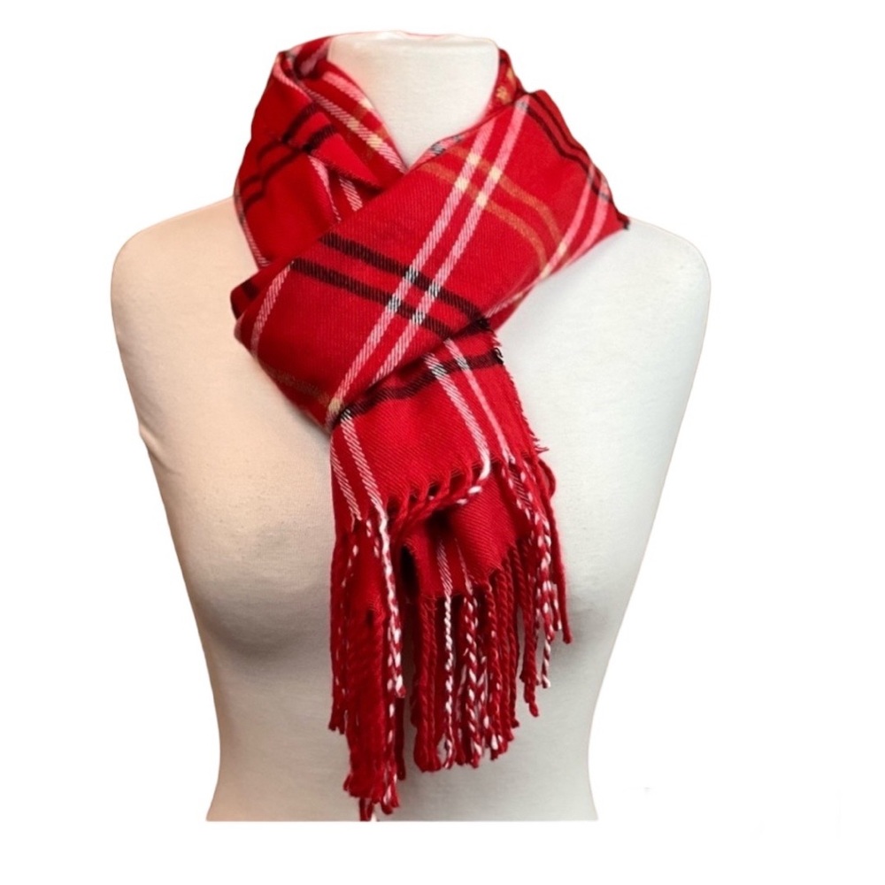 NWT Steve Madden tartan plaid scarf with fringe.